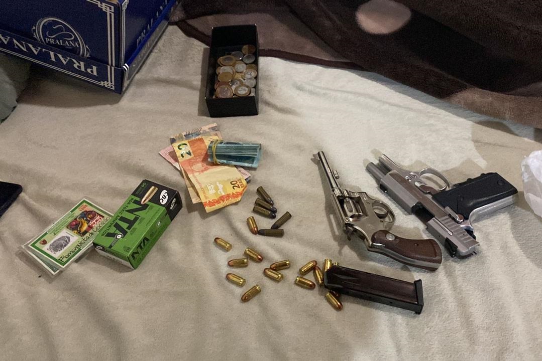 Armas encontradas durante as buscas - Foto: Polícia Civil/Divulgação